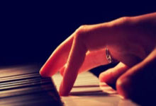 末节敢打敢投！阿隆-维金斯17中8&三分8中3拿到19分3篮板.